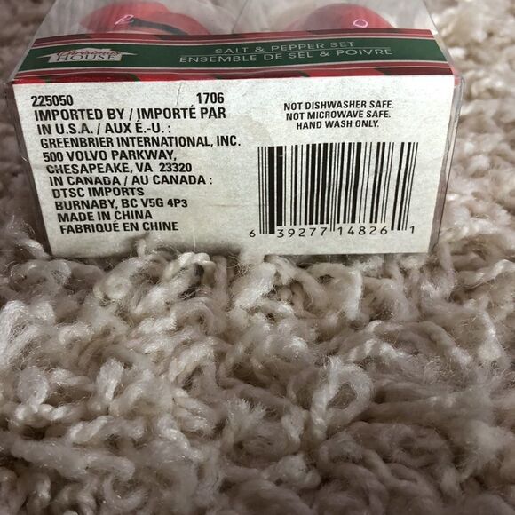 CHRISTMAS HOUSE SALT& PEPPER SHAKERS SANTA & MRS CLAUS - Picture 3 of 4